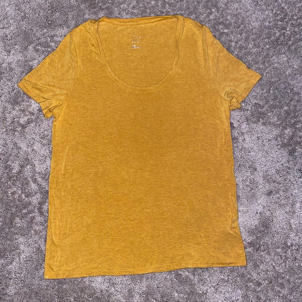 A New Day. Tee in Gold.